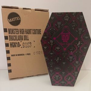 RARE DRACULAURA limited edition haunt couture doll